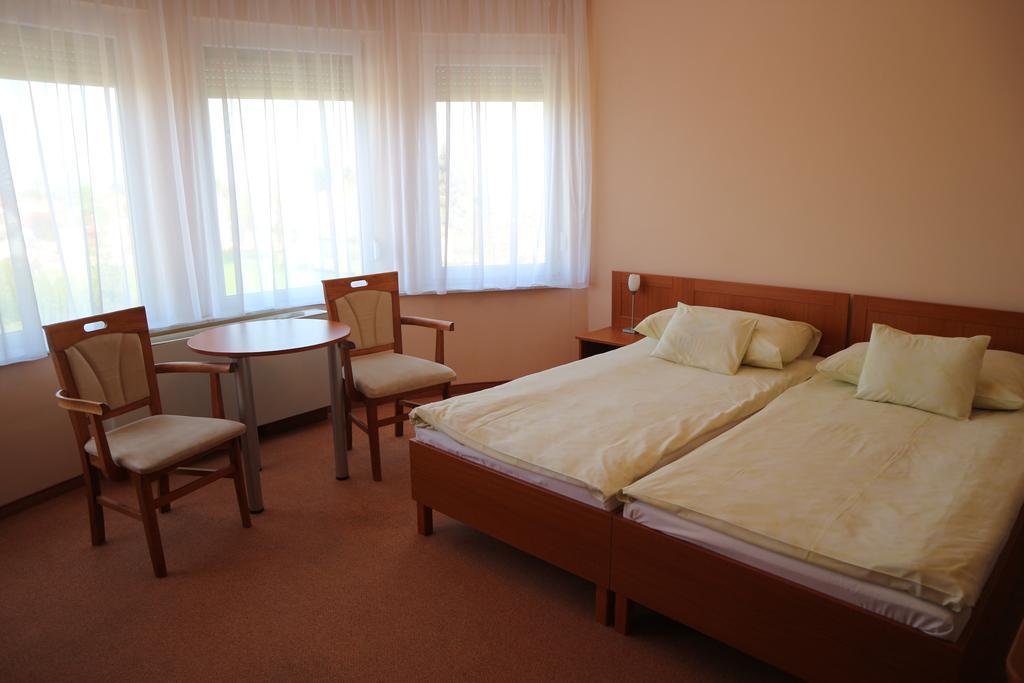 Wellness Hotel-M - Hajdúszoboszló Habitación foto