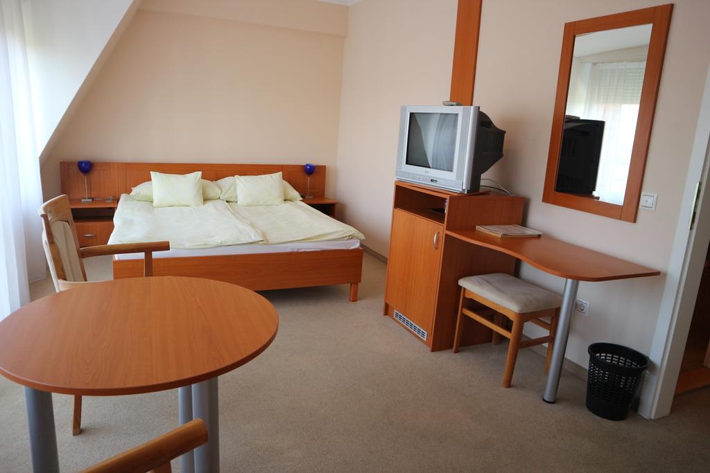 Wellness Hotel-M - Hajdúszoboszló Habitación foto